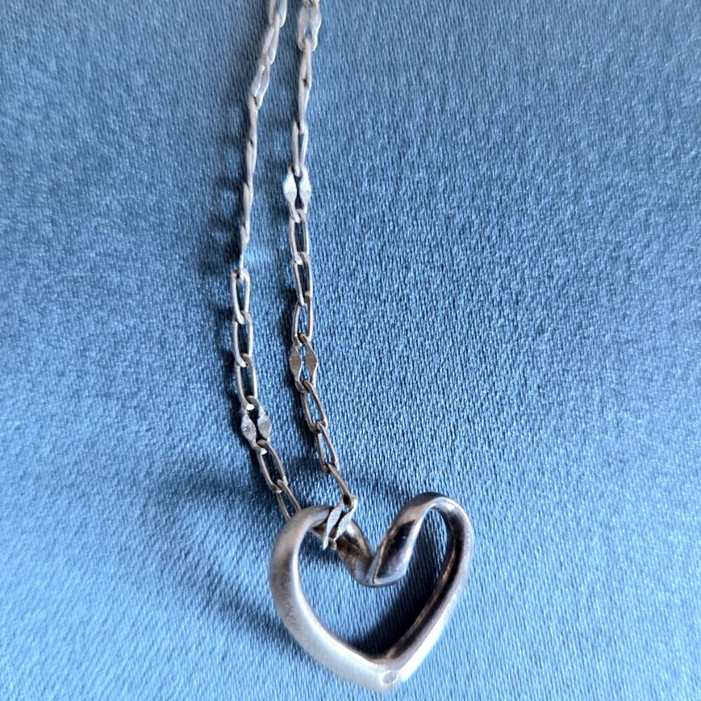 Sterling silver heart pendant - Picture 5 of 6